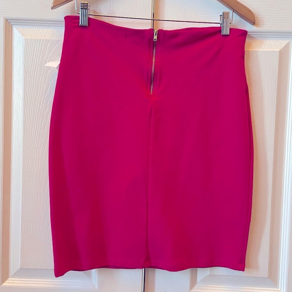 FUCHSIA PENCIL SKIRT WITH BACK ZIPPER SIZE LARGE NWT - Picture 5 of 6